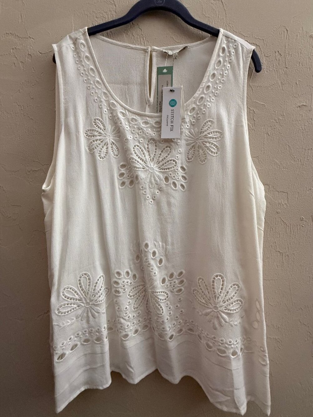 NEW Skies are Blue, Sanderson Embroidery Detail Top Shell, White, 2X